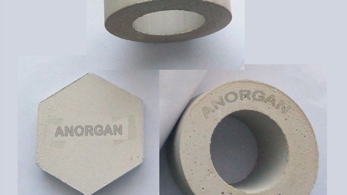 Materiál Anorgan, který vyvinula česká firma VPMI, je při stínění radioaktivního záření daleko účinnější než beton.