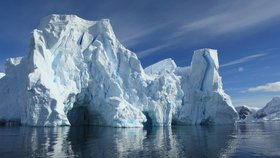 Téměř čtvrtinu ledové pokrývky západní Antarktidy postihuje ztenčení ledu, kvůli kterému jsou ledovce nestabilní.
