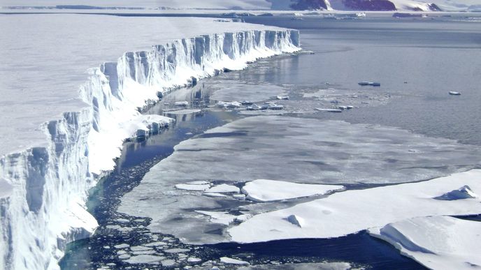 Rozpad šelfového ledovce Larsen C.