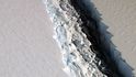 Obrovská puklina v ledovcovém šelfu Larsen C Obrovská puklina v ledovcovém šelfu Larsen C