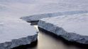 Na Antarktidě se odtrhne obří kus ledovcového šelfu