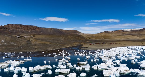 Šestnáctičlenná skupina vědců z Brna studovala změny klimatu na ostrově Jamese Rosse v Antarktidě, kde má Masarykova univerzita zřízenou svou základnu.