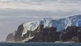 Vstup na ostrov musí být povolen jak Antarktickým národním programem Jihoafrické republiky, tak Norským polárním institutem.
