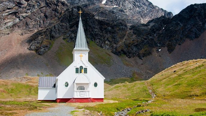 Historický kostel v bývalé antarktické velrybářské stanici Grytviken.