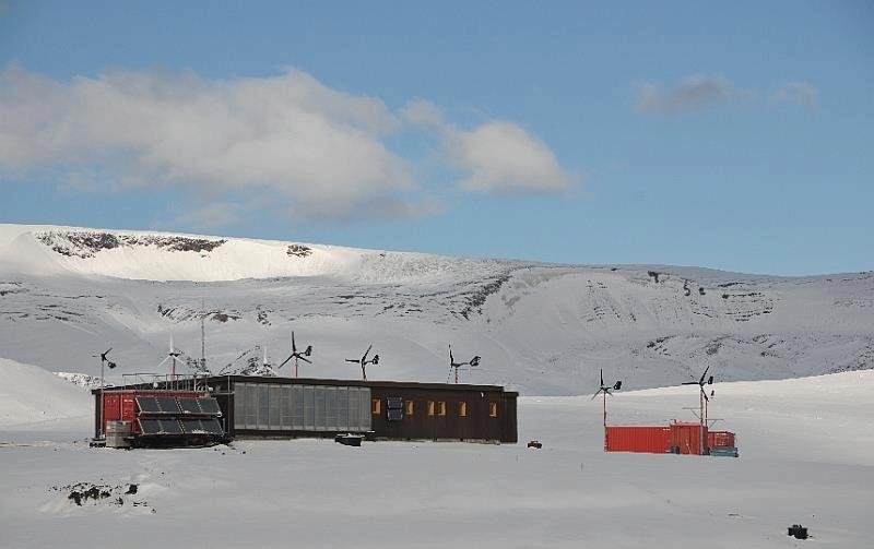 Polární stanice Masarykovy univerzity leží na Ostrově Jamese Rosse v Antarktidě.