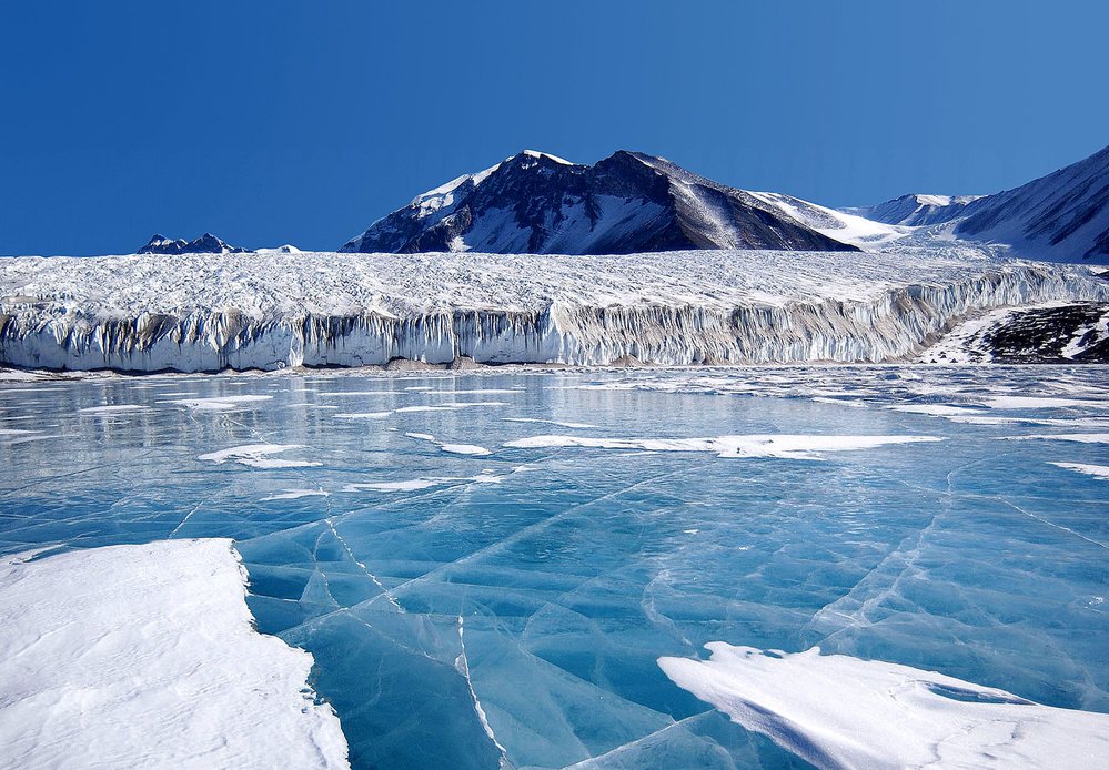 Antarktida je nejchladnější kontinent na Zemi. Loď Polarsten tam vozí vědce za výzkumem