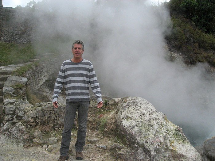 Anthony Bourdain díky svým pořadům procestoval celý svět. A po celém světě se také stal slavným.