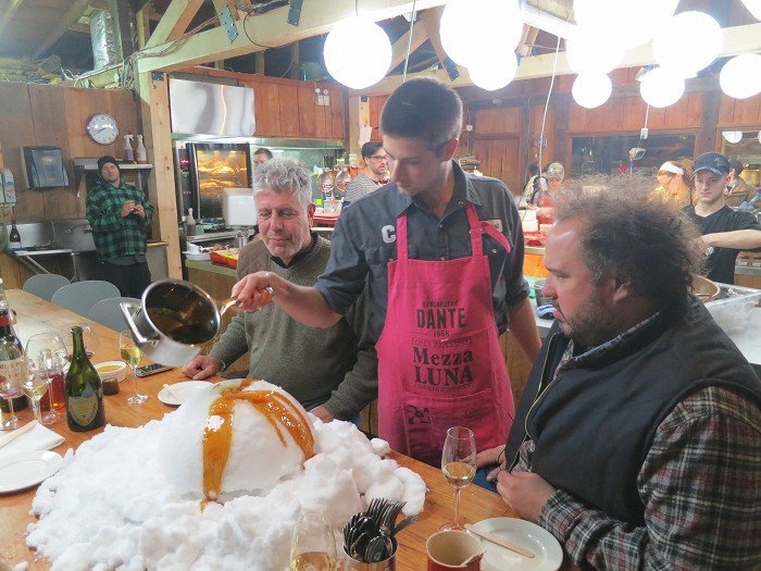 Anthony Bourdain díky svým pořadům procestoval celý svět. A po celém světě se také stal slavným.