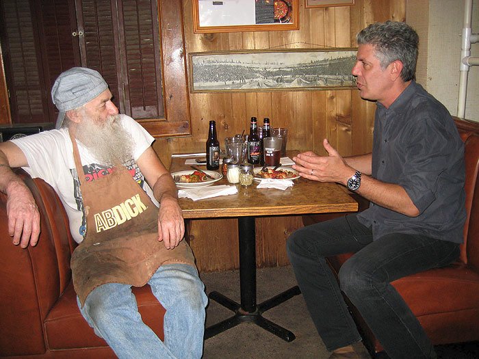 Anthony Bourdain díky svým pořadům procestoval celý svět. A po celém světě se také stal slavným.