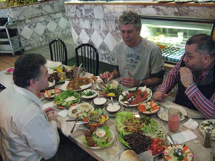 Anthony Bourdain díky svým pořadům procestoval celý svět. A po celém světě se také stal slavným.