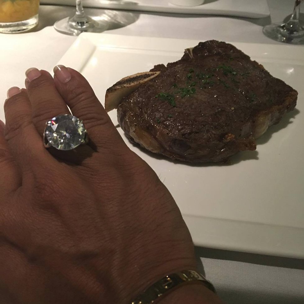 Anthony Gignac se 30 let vydával za saúdského prince. Na Instagramu se chlubil luxusem, který získal svými podvody.