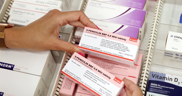 Nedostatek léků: Do Česka míří další zásilka antibiotických sirupů, chybí antidepresiva