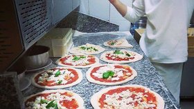 Hygiena dočacně zavřela historickou italskou pizzerii Antica Pizzeria Brandi