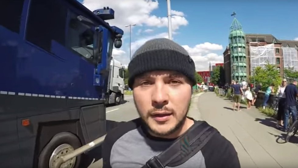 Tim Pool před protestem v Hamburku