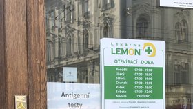 Lékárna v pražských Vršovicích: Některé lékárny mají antigenní testy vyprodané