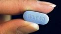 Americká společnost Gilead díky českým patentům vyvíjí mimo jiné lekéky proti HIV. Aktuálně testije lék i proti koronaviru.