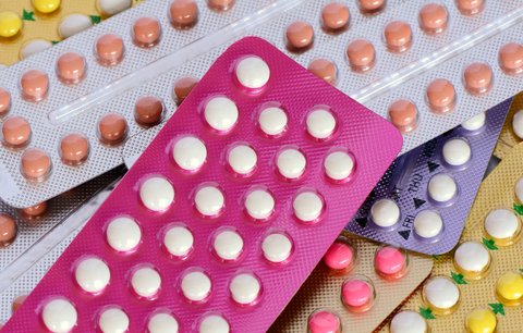 10 největších mýtů o antikoncepci. Tloustne se po ní a tlumí chuť na sex