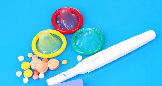 Kondomy a tabletky jako „podpultovka“? Polské lékárny tiše stahují antikoncepci