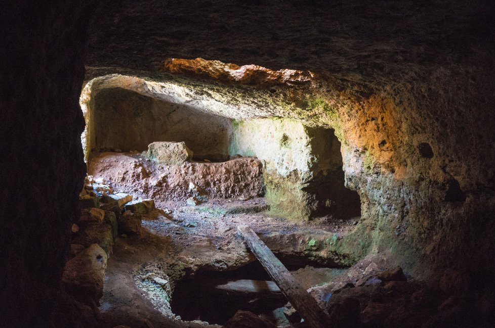 Na ostrově je několik archeologických nalezišť.