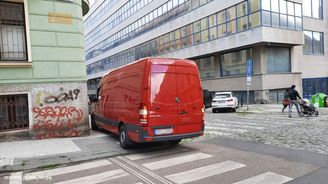 Fotky hříšníků aneb Proto města staví antiparkovací kolíky. Souhlasíte? Fotky hříšníků aneb Proto města staví antiparkovací kolíky. Souhlasíte?