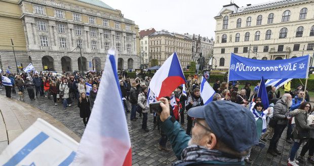 Bývalou židovskou čtvrtí v Praze prošly asi dvě stovky lidí:   Pochodovaly proti antisemitismu