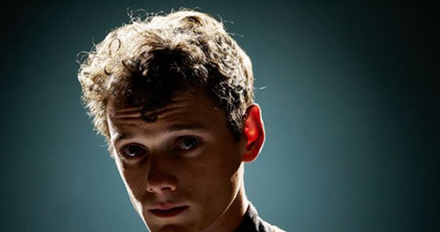 Herec Anton Yelchin, známý z nových filmů Star Trek, zemřel při nehodě.