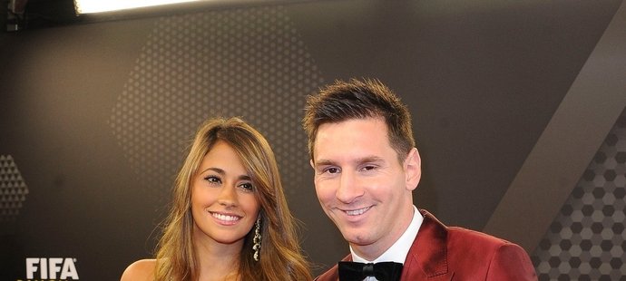 Antonella Roccuzzo (Lionel Messi)