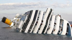 Na palubě lodi Costa Concordia zahynulo 32 lidí.