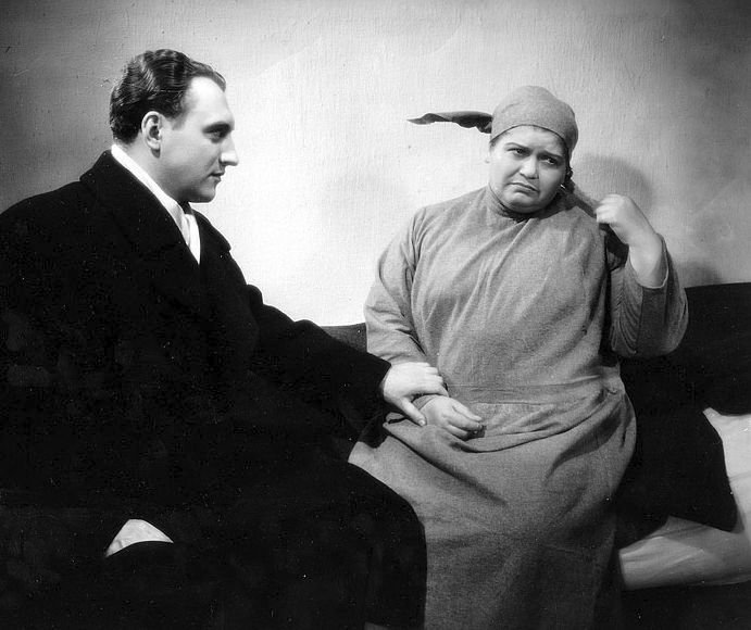 Antonie Nedošínská v roce 1935 ve filmu Vdavky Nanynky Kulichovy, na snímku s Vladimírem Borským.