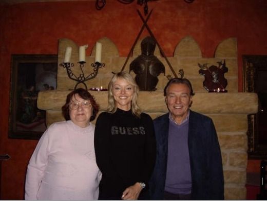 Dominika s otcem Karlem Gottem a maminkou poté co se v roce 2015 načas vrátila do Prahy.