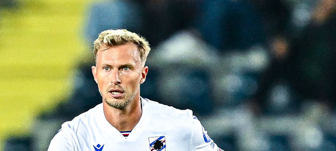 Barák v dresu Sampdorie slýchá pískot vlastních fans.