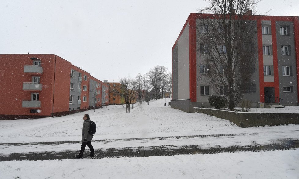 V mezeře mezi domy stál panelák s číslem popisným 39. Při výbuchu, který založil Antonín Blažek (†57), zemřel on a pět dalších lidí včetně tří dětí. Dům radnice nechala zbourat, oběti připomínají vysázené stromy.