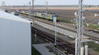 Cerhenický drážní okruh boduje ve světě, zkouší metro pro Peru a shání strojvedoucí