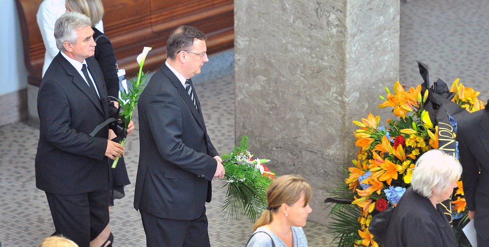 Premiér Nečas na pohřbu vědce Antonína Holého