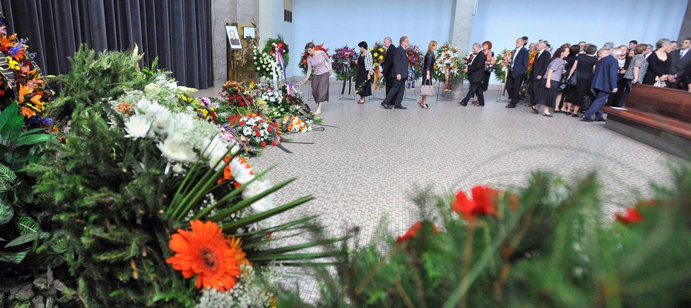 Antonín Holý zemřel 16. července. O osm dní později na jeho pohřbu promluvili jeho kolegové.