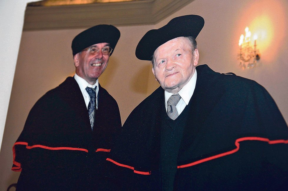 S de Clerquem na Jihočeské univerzitě, kde Holý obdržel jeden z řady čestných doktorátů