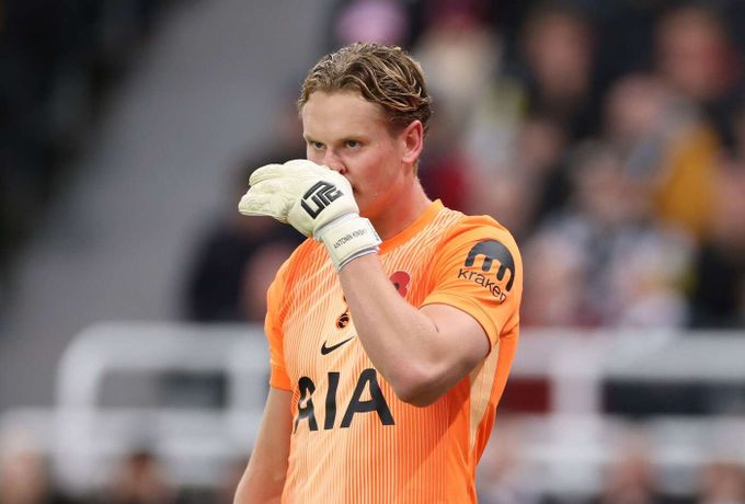 Kinský chytal podruhé v sezoně: pozdě vyběhl, Spurs v poháru končí. Krejčí u přestřelky Kinský chytal podruhé v sezoně: pozdě vyběhl, Spurs v poháru končí. Krejčí u přestřelky