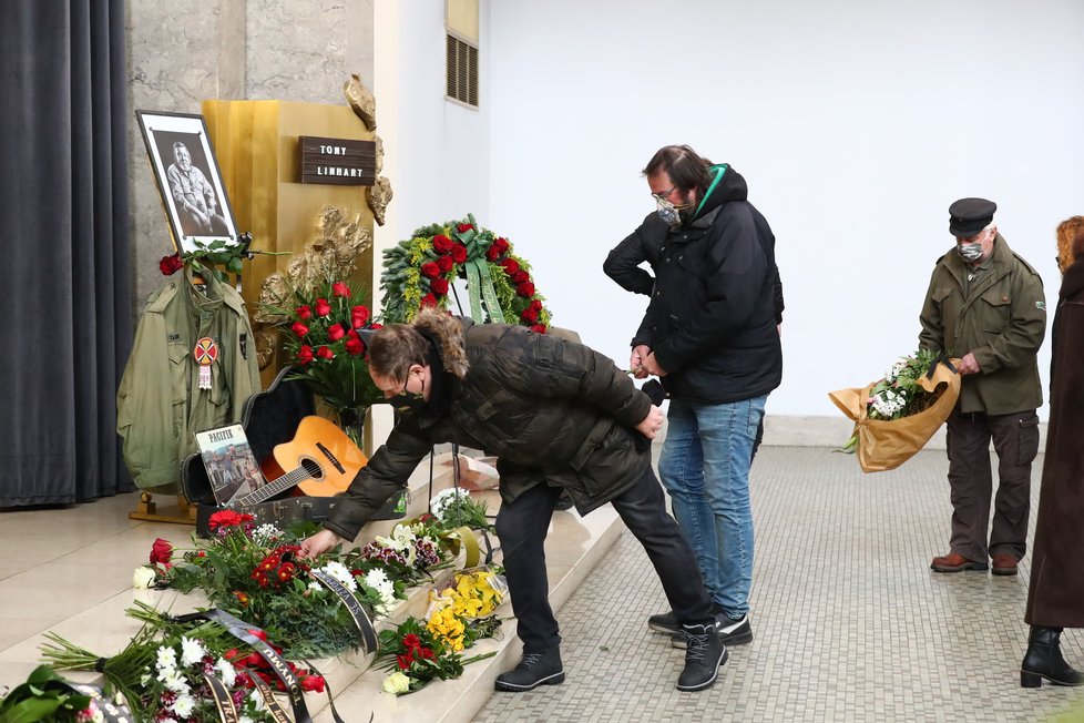 Pohřeb folkové legendy Antonína Linharta