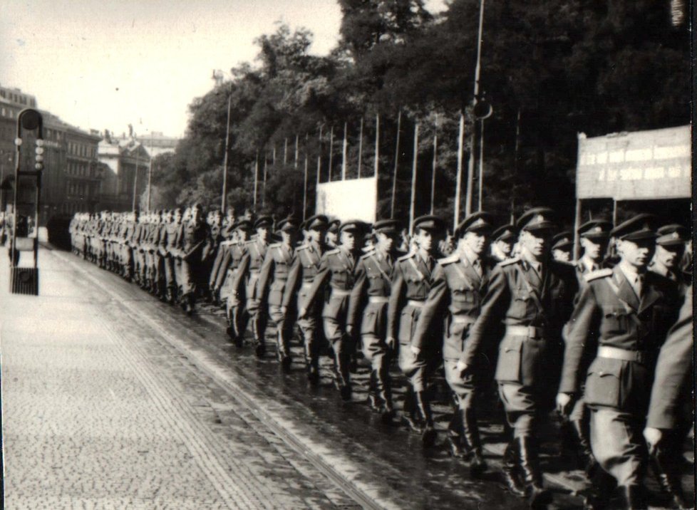 Odjezd československých vojáků v roce 1953 do Koreje