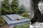 Antonín Novotný zemřel na následky těžkého infarktu 28. ledna 1975. Pochován je na Smíchovském hřibotě Malvazinky.