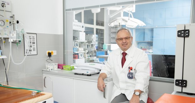 PORODNÍK prof. MUDr. Antonín Pařízek, CSc.