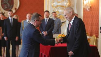 Případ (ne)odvolání ministra Staňka může skončit i zbavením Miloše Zemana funkce. Jaká je k tomu cesta?