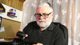 Antonín Vrba (58) z Velké nad Veličkou patří mezi nejstarší tuzemské youtubery. Na internet nahrál už téměř 35 tisíc videí. Na většině z nich zachycuje folklor a tradice.