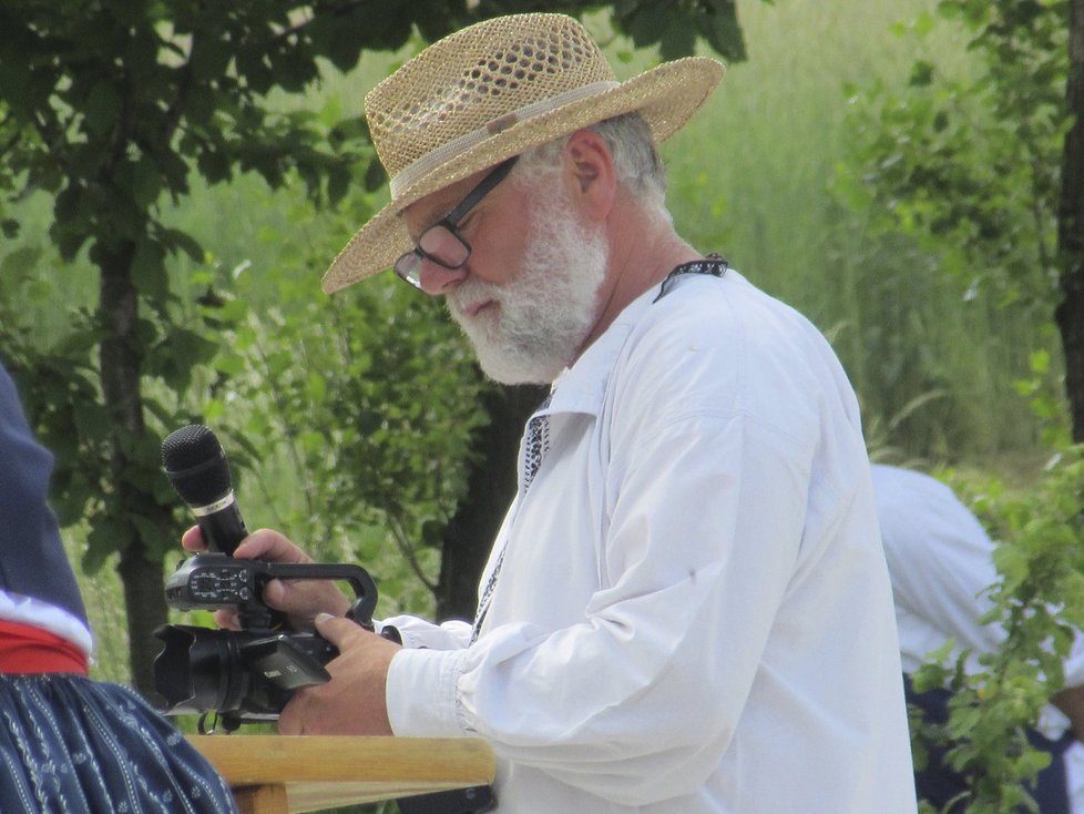 Antonína Vrbu (58) najdete s kamerou v ruce nejčastěji při natáčení folklóru a slováckých tradic.