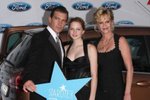Hollywoodský pár představil na charitativním večírku svou dceru Stellu del Carmen