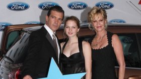 Hollywoodský pár představil na charitativním večírku svou dceru Stellu del Carmen