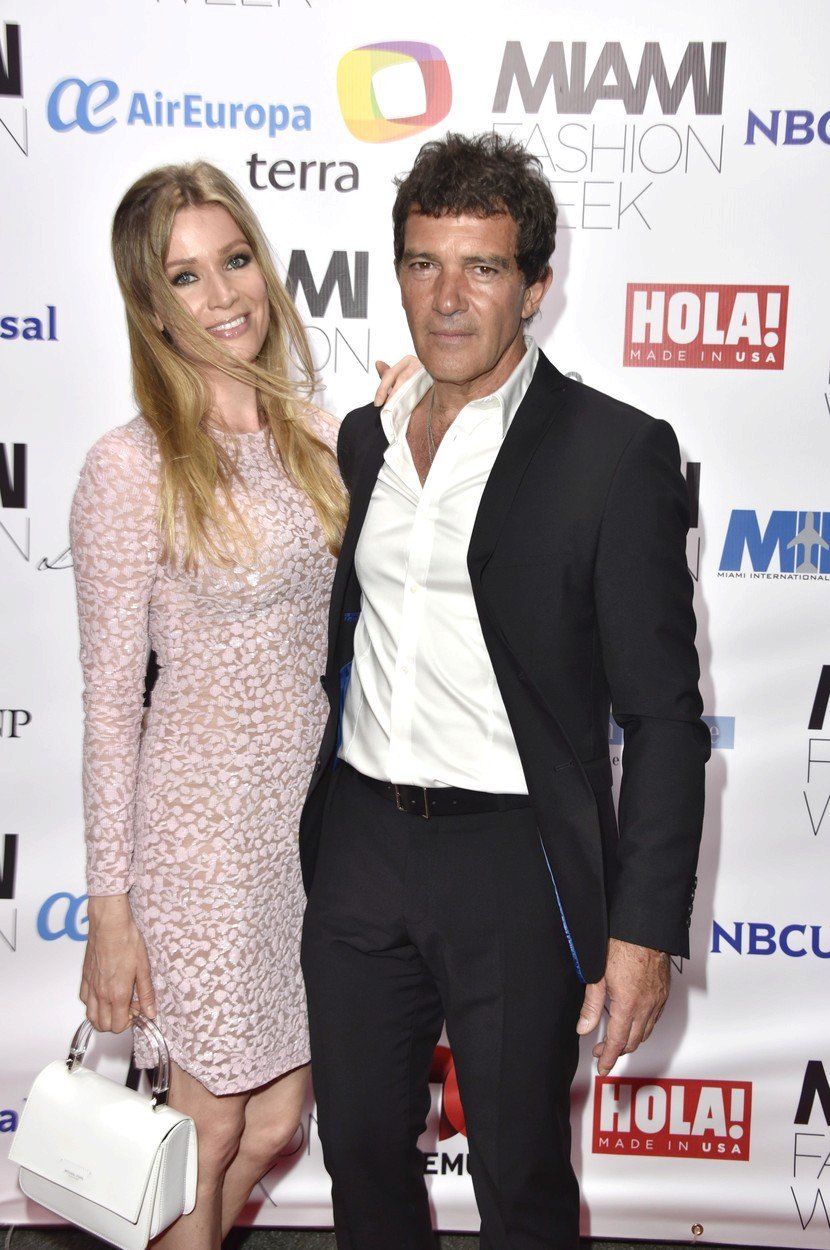 Antonio Banderas s přítelkyní Nicole Kimpel