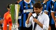 Trenér Interu Antonio Conte si sundal stříbrnou medaili z krku krátce poté, co ji obdržel