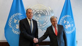 Generální tajemník Organizace spojených národů Antonio Guterres a ruský ministr zahraničí Sergej Lavrov se zúčastnili zasedání Rady bezpečnosti OSN v New Yorku (24. 4. 2023)