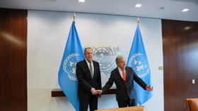 Generální tajemník Organizace spojených národů Antonio Guterres a ruský ministr zahraničí Sergej Lavrov se zúčastnili zasedání Rady bezpečnosti OSN v New Yorku (24. 4. 2023)